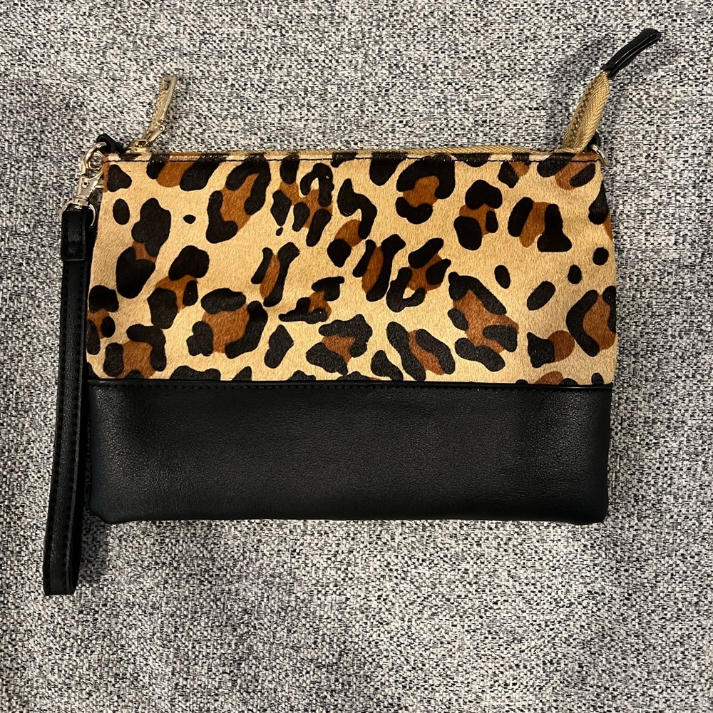 La Diva Leopard Clutch
